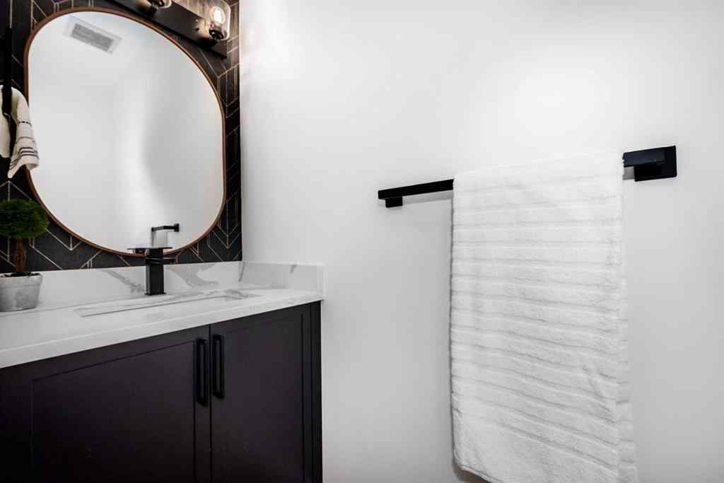 MLS® A2244669 - 2402 Westmount Road NW in West Hillhurst Calgary, Residential