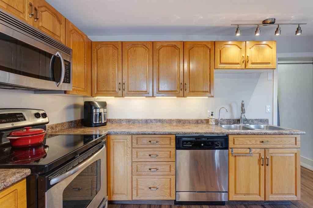 MLS® A2244700 - 3612 Parkhill Street SW in Parkhill Calgary, Residential