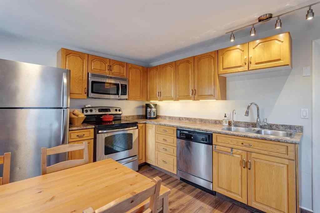 MLS® A2244700 - 3612 Parkhill Street SW in Parkhill Calgary, Residential