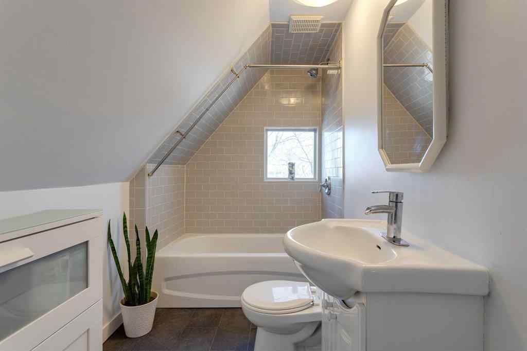 MLS® A2244700 - 3612 Parkhill Street SW in Parkhill Calgary, Residential