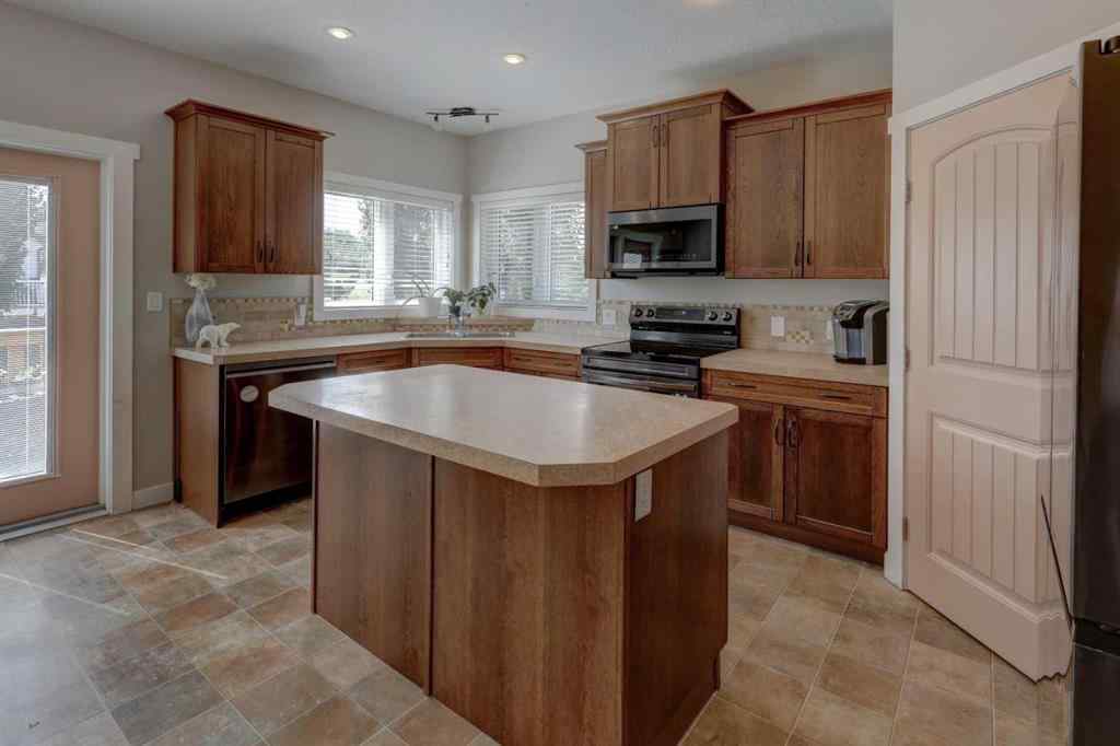 MLS® A2244777 - 201 11A Avenue NE in NONE Sundre, Residential