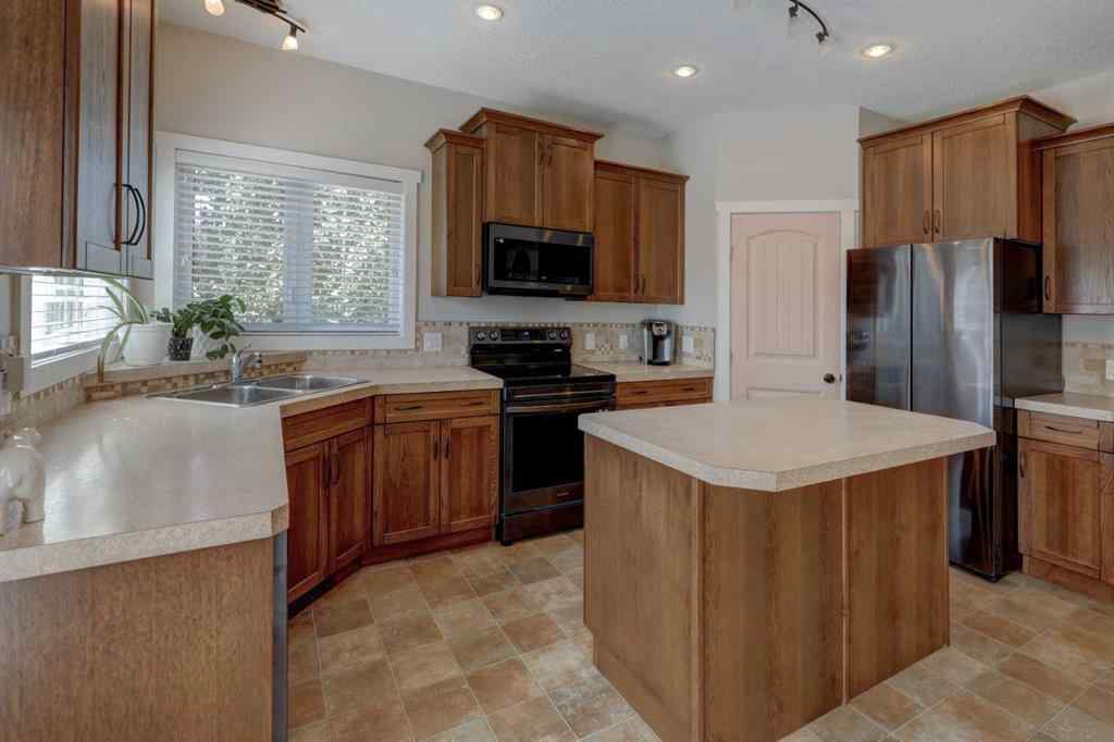 MLS® A2244777 - 201 11A Avenue NE in NONE Sundre, Residential