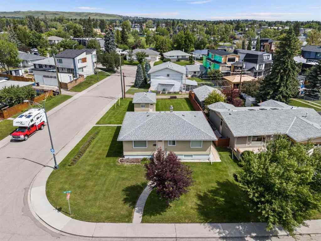 MLS® A2244819 - 2140 Halifax Crescent NW in Banff Trail Calgary, Residential