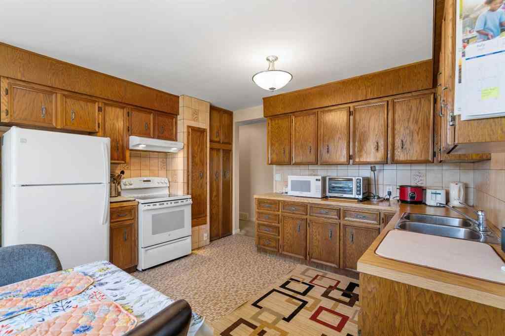 MLS® A2244819 - 2140 Halifax Crescent NW in Banff Trail Calgary, Residential
