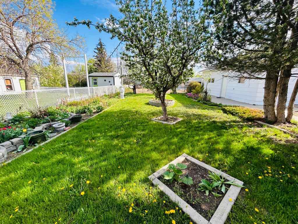 MLS® A2244835 - 213 5 Avenue E in NONE Oyen, Residential