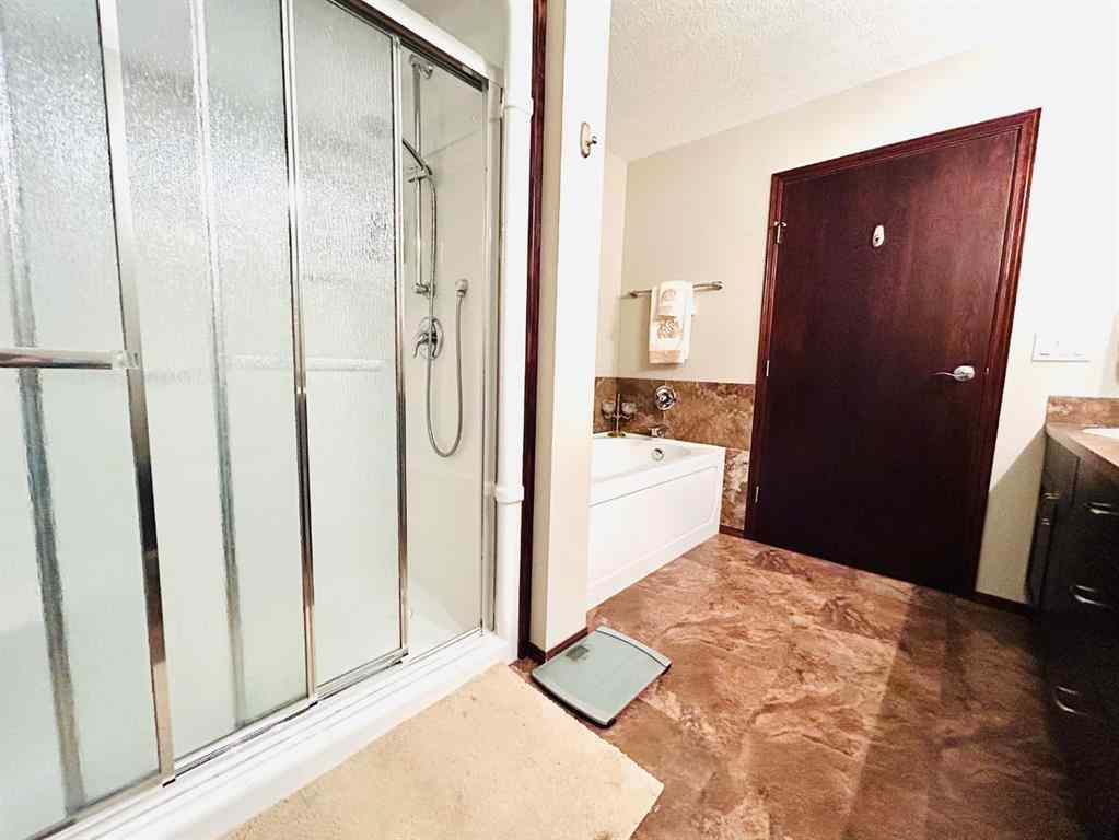 MLS® A2244855 - 402 5 Avenue E in NONE Oyen, Residential
