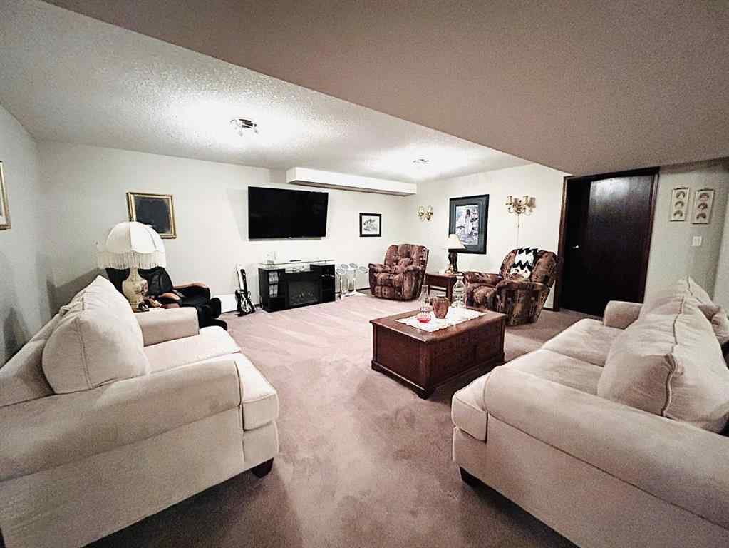 MLS® A2244855 - 402 5 Avenue E in NONE Oyen, Residential