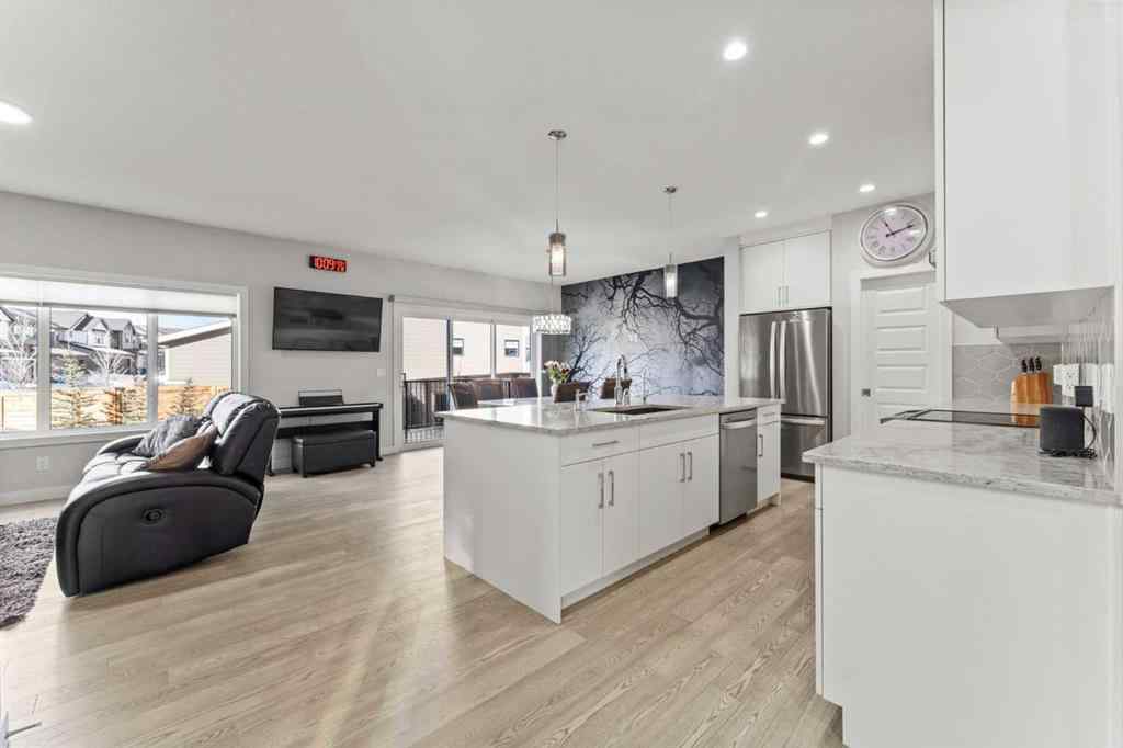MLS® A2244918 - 804 Shawnee Terrace SW in Shawnee Slopes Calgary, Residential