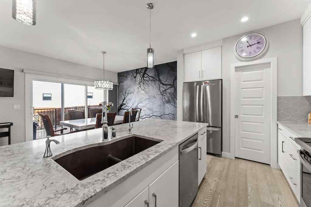 MLS® A2244918 - 804 Shawnee Terrace SW in Shawnee Slopes Calgary, Residential
