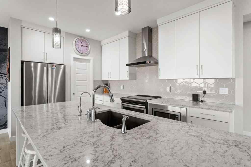 MLS® A2244918 - 804 Shawnee Terrace SW in Shawnee Slopes Calgary, Residential