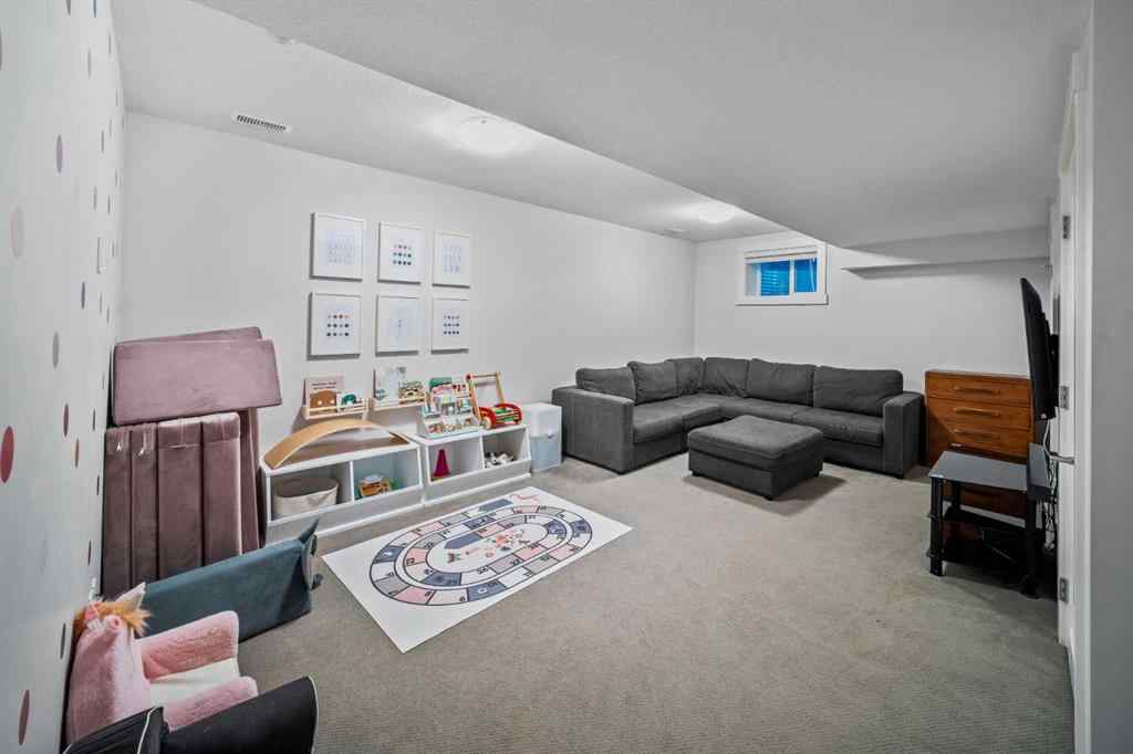 MLS® A2244935 - 2412 5 Street NW in Mount Pleasant Calgary, Residential