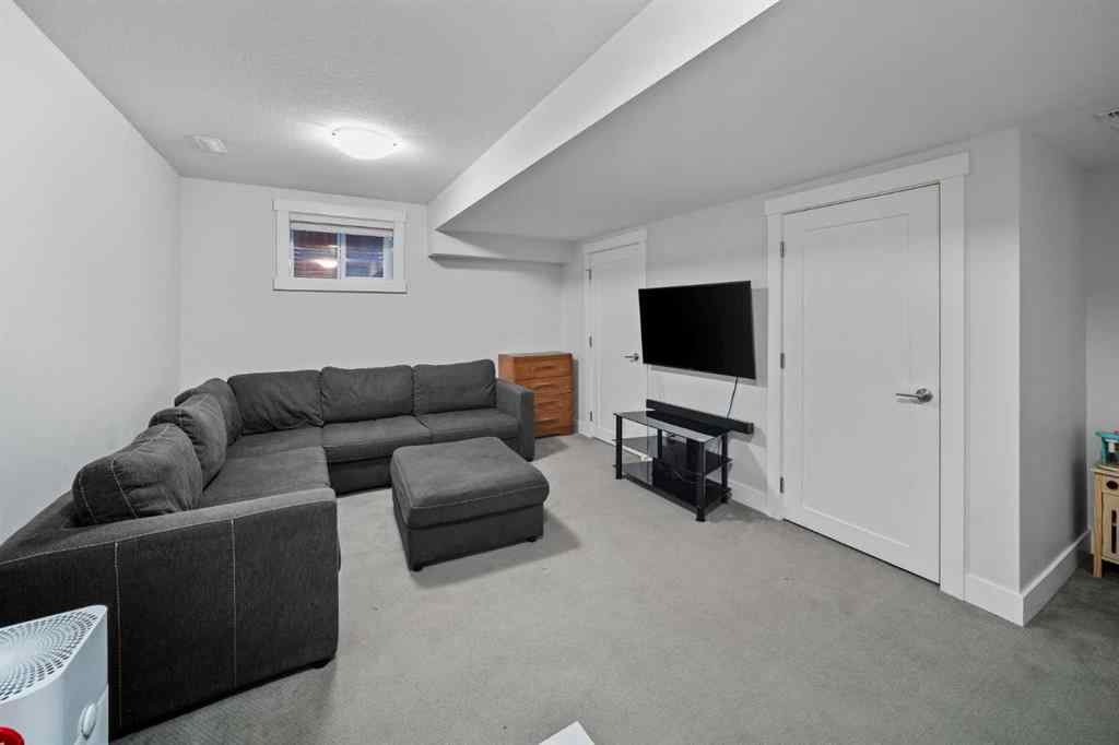 MLS® A2244935 - 2412 5 Street NW in Mount Pleasant Calgary, Residential