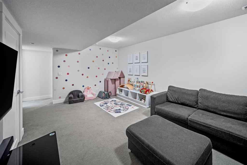 MLS® A2244935 - 2412 5 Street NW in Mount Pleasant Calgary, Residential