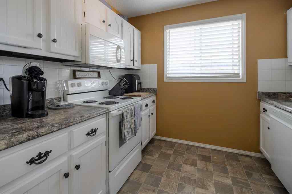 MLS® A2244948 - 78 Purdue Court W in Varsity Village Lethbridge, Residential