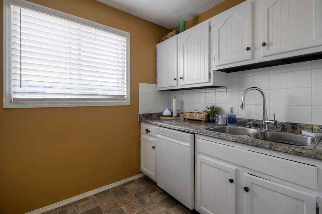 MLS® A2244948 - 78 Purdue Court W in Varsity Village Lethbridge, Residential