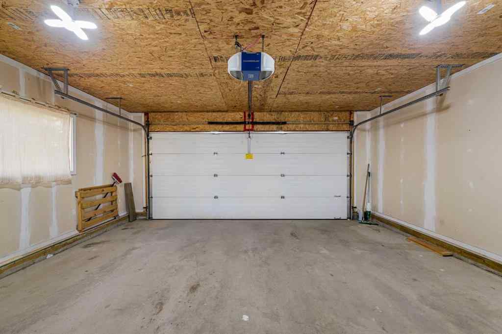 MLS® A2244957 - 6 Kingsland Way SE in Kings Heights Airdrie, Residential