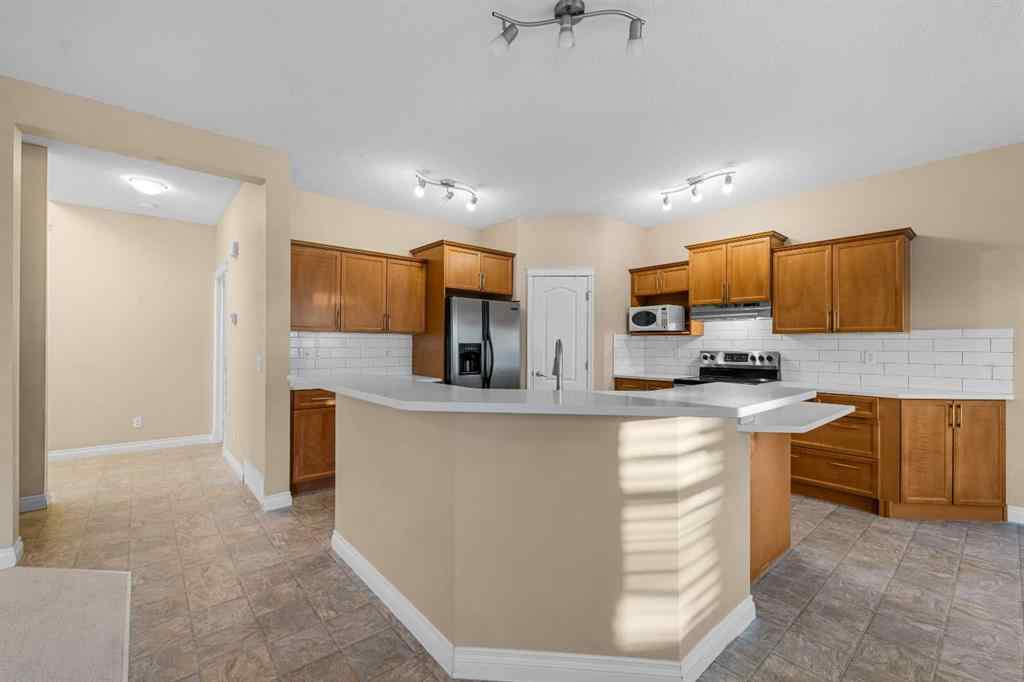 MLS® A2244957 - 6 Kingsland Way SE in Kings Heights Airdrie, Residential