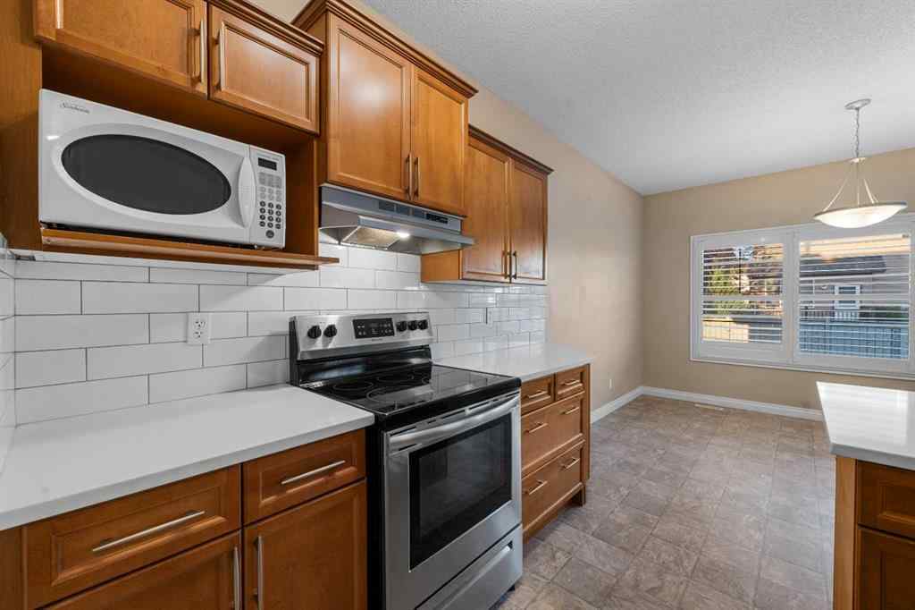 MLS® A2244957 - 6 Kingsland Way SE in Kings Heights Airdrie, Residential