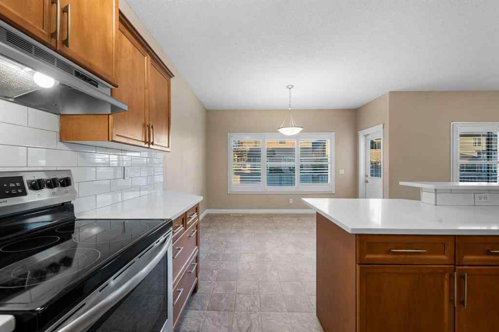 MLS® A2244957 - 6 Kingsland Way SE in Kings Heights Airdrie, Residential