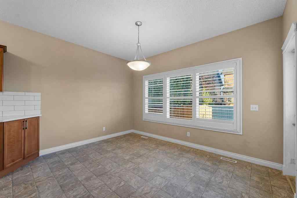 MLS® A2244957 - 6 Kingsland Way SE in Kings Heights Airdrie, Residential