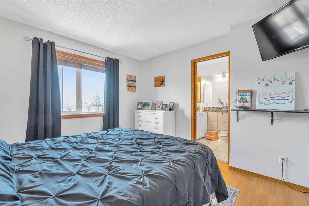 MLS® A2244976 - 20 Westland Gate  in Westridge Okotoks, Residential