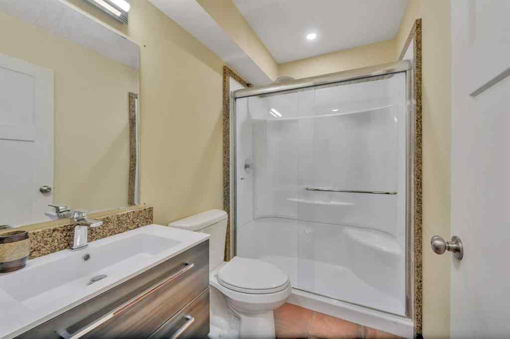 MLS® A2244987 - Unit #5 5301 Windward Place  in Newport Sylvan Lake, Residential