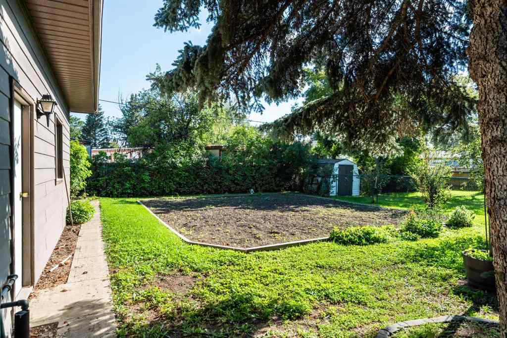 MLS® A2245006 - 729 1 Street NE in NONE Three Hills, Residential