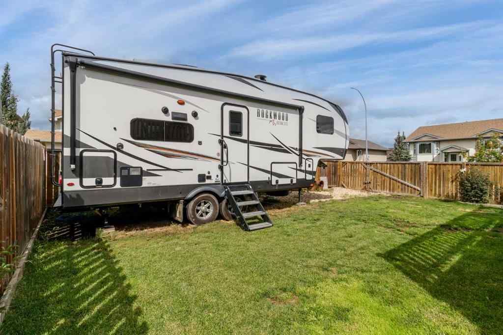 MLS® A2245017 - 57 Pine Crescent  in Panorama Estates Blackfalds, Residential