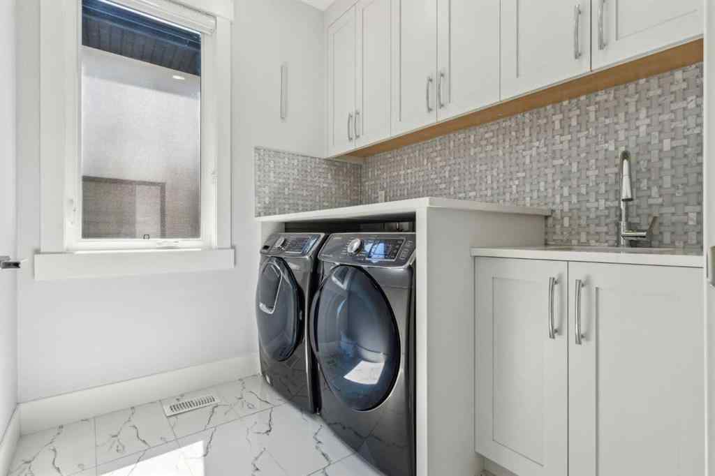 MLS® A2245027 - 3717 41 Street SW in Glenbrook Calgary, Residential