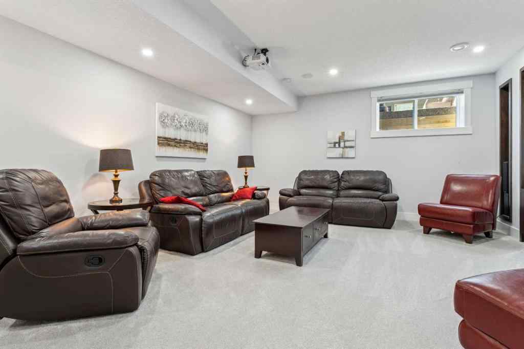 MLS® A2245027 - 3717 41 Street SW in Glenbrook Calgary, Residential