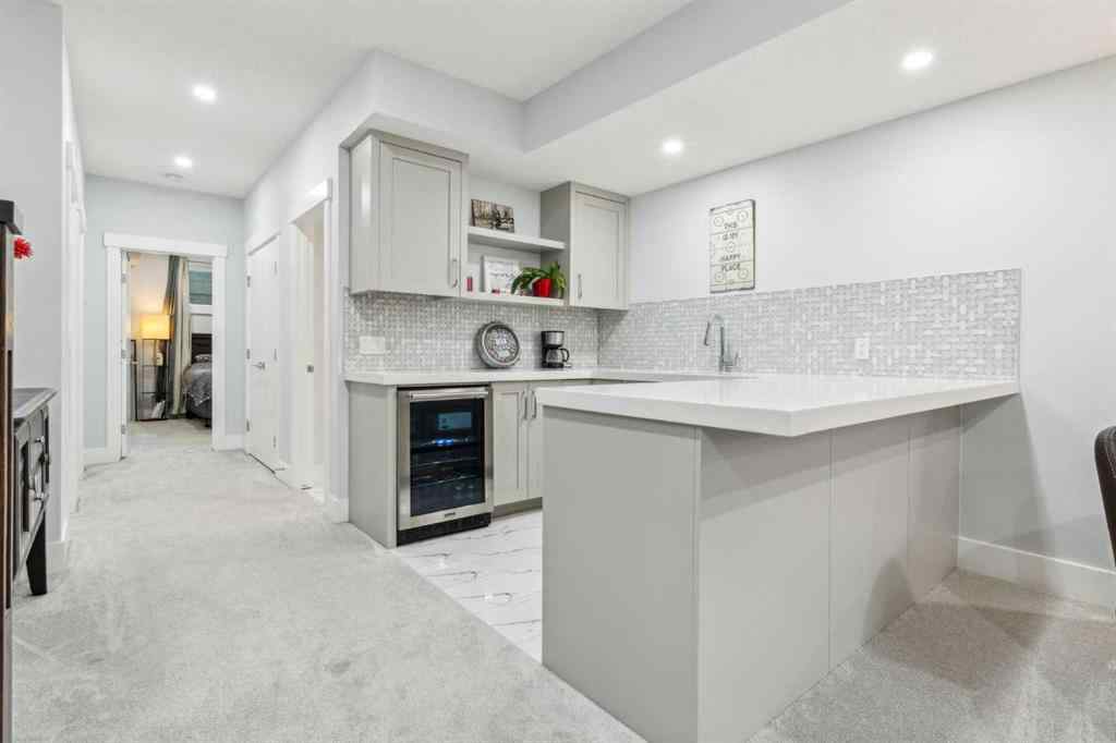 MLS® A2245027 - 3717 41 Street SW in Glenbrook Calgary, Residential
