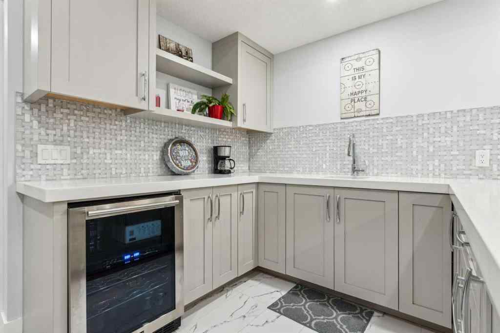 MLS® A2245027 - 3717 41 Street SW in Glenbrook Calgary, Residential