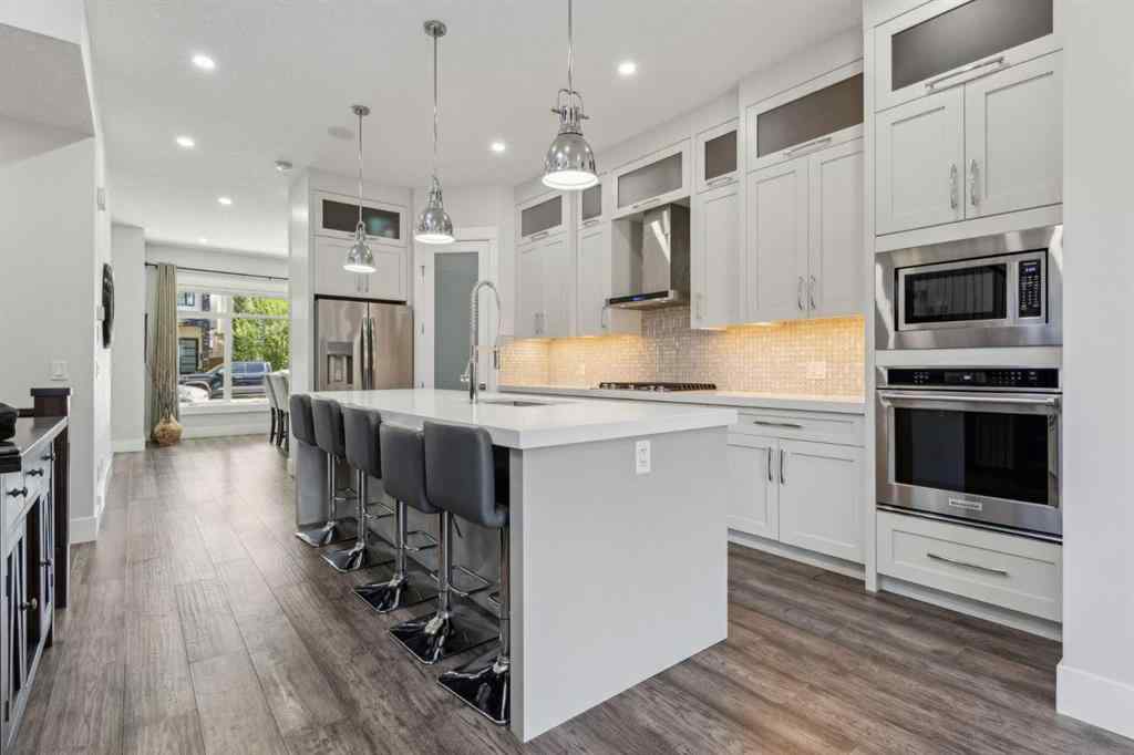MLS® A2245027 - 3717 41 Street SW in Glenbrook Calgary, Residential
