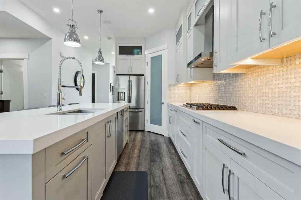 MLS® A2245027 - 3717 41 Street SW in Glenbrook Calgary, Residential