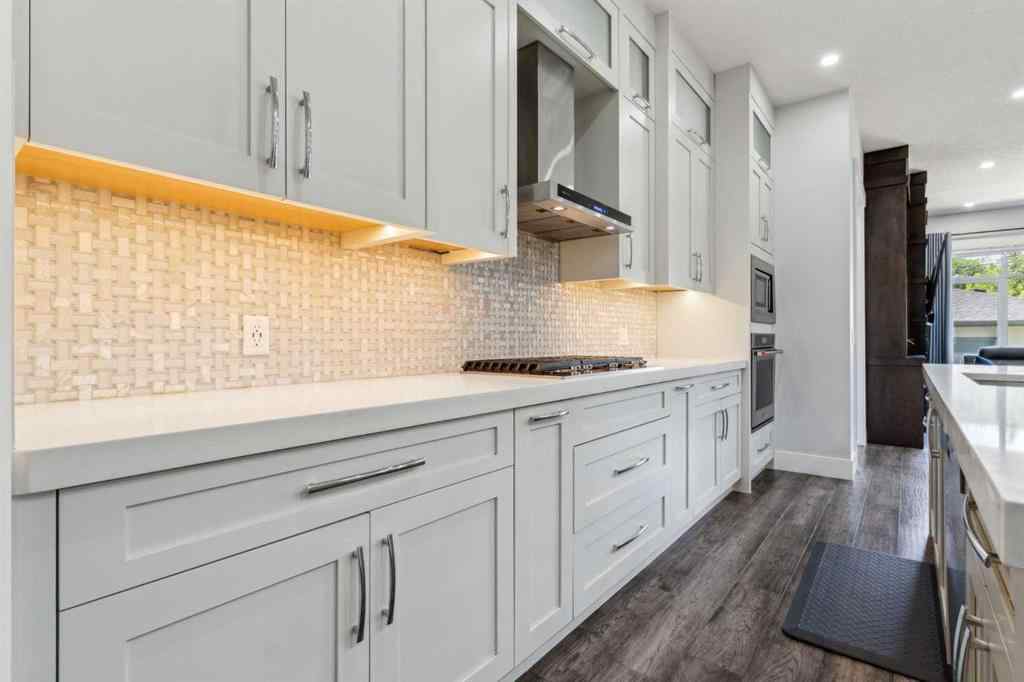 MLS® A2245027 - 3717 41 Street SW in Glenbrook Calgary, Residential