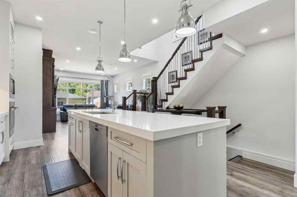 MLS® A2245027 - 3717 41 Street SW in Glenbrook Calgary, Residential
