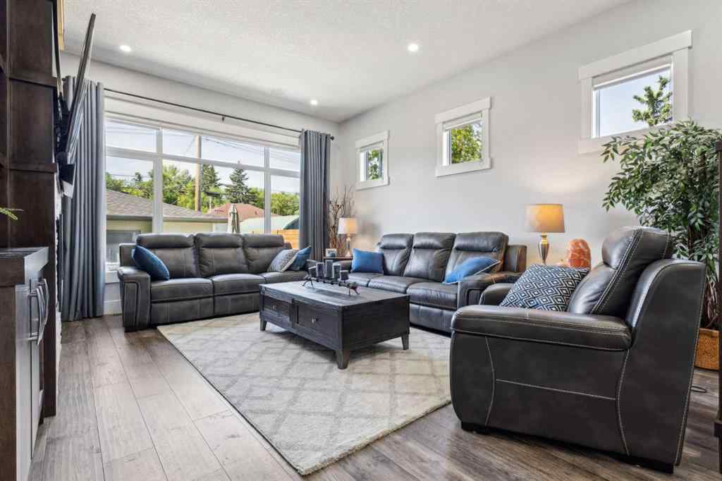 MLS® A2245027 - 3717 41 Street SW in Glenbrook Calgary, Residential