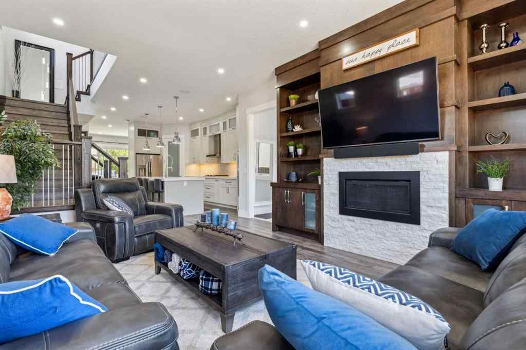 MLS® A2245027 - 3717 41 Street SW in Glenbrook Calgary, Residential
