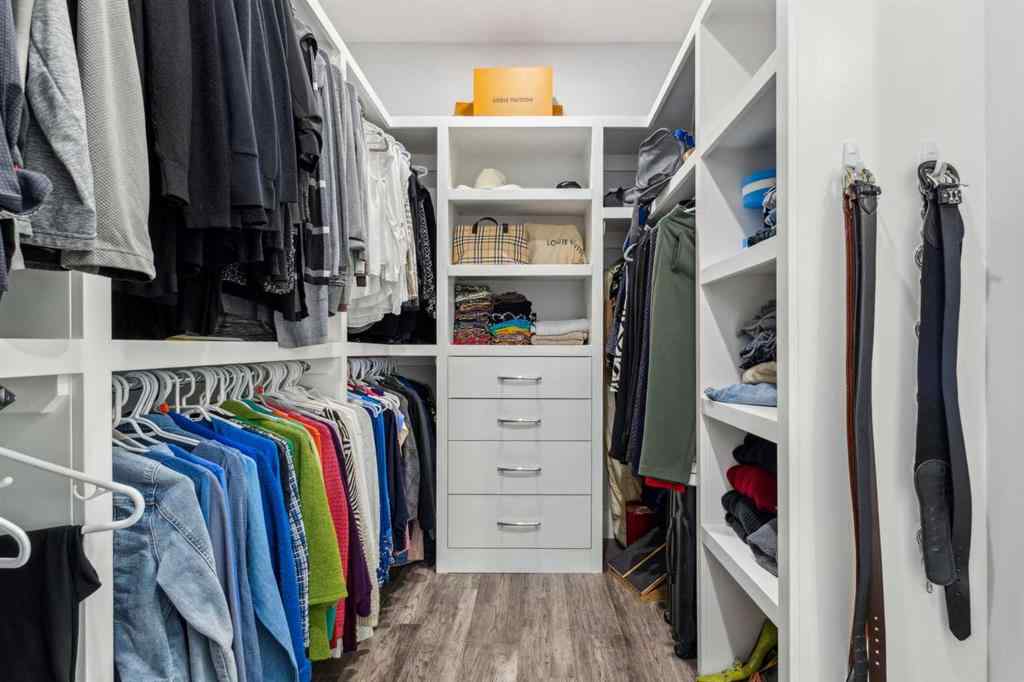 MLS® A2245027 - 3717 41 Street SW in Glenbrook Calgary, Residential