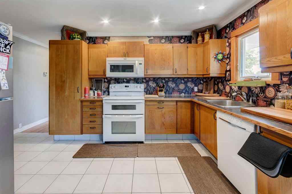 MLS® A2245033 - 2141 19 Avenue  in NONE Didsbury, Residential