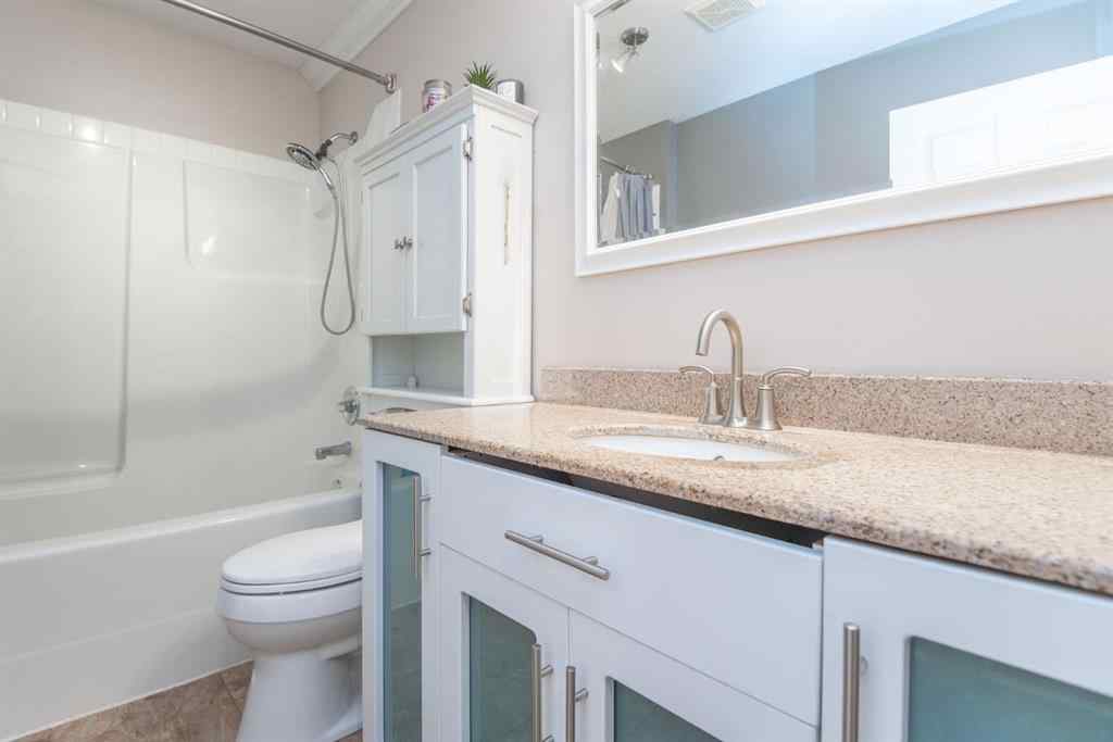 MLS® A2245072 - 4831 52 Avenue  in NONE Eckville, Residential