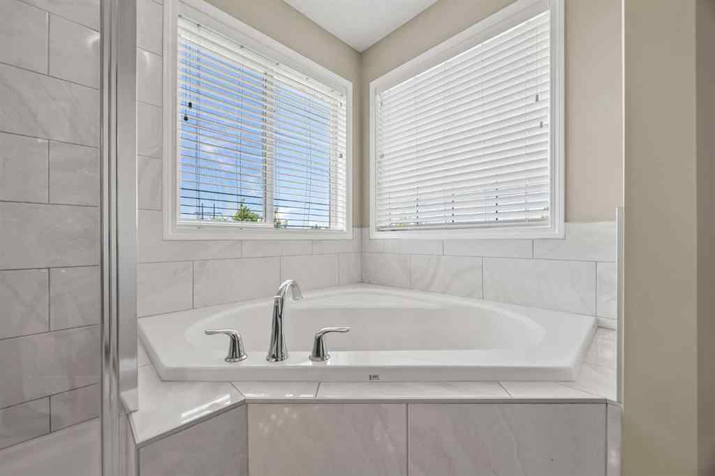 MLS® A2245108 - 184 Cougar Ridge Manor SW in Cougar Ridge Calgary, Residential