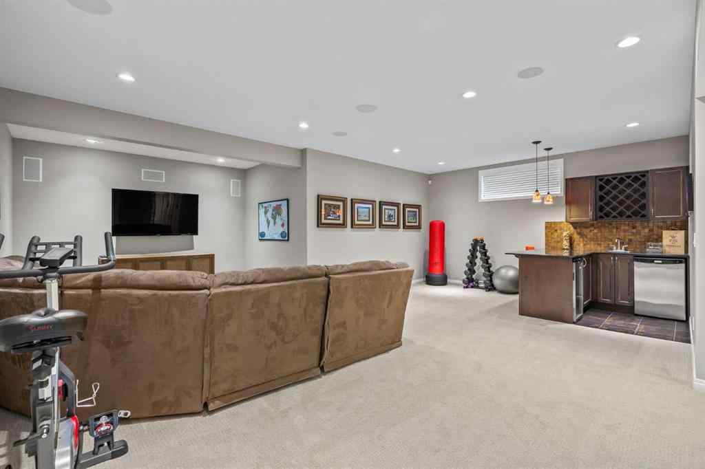 MLS® A2245108 - 184 Cougar Ridge Manor SW in Cougar Ridge Calgary, Residential
