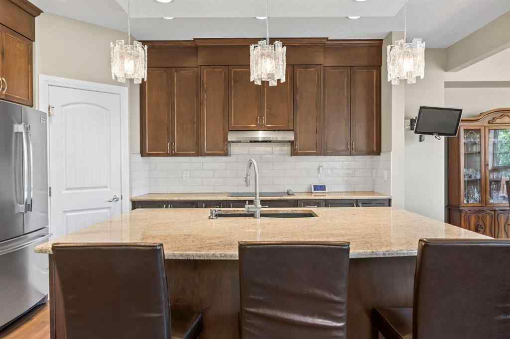 MLS® A2245108 - 184 Cougar Ridge Manor SW in Cougar Ridge Calgary, Residential