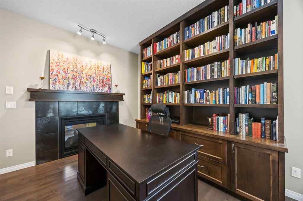 MLS® A2245108 - 184 Cougar Ridge Manor SW in Cougar Ridge Calgary, Residential