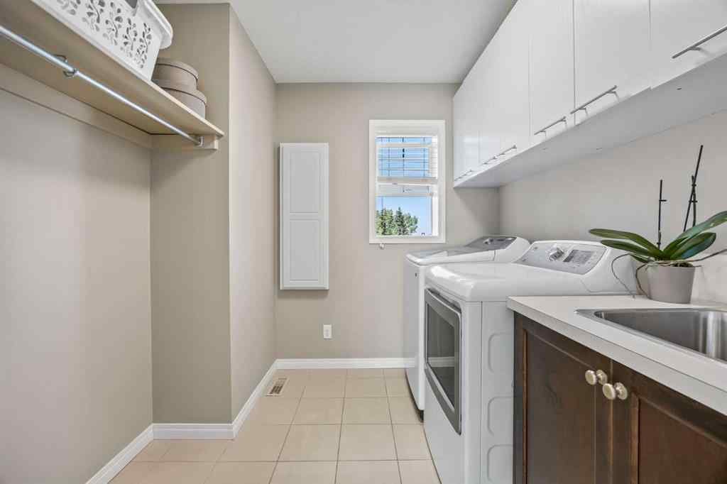 MLS® A2245108 - 184 Cougar Ridge Manor SW in Cougar Ridge Calgary, Residential