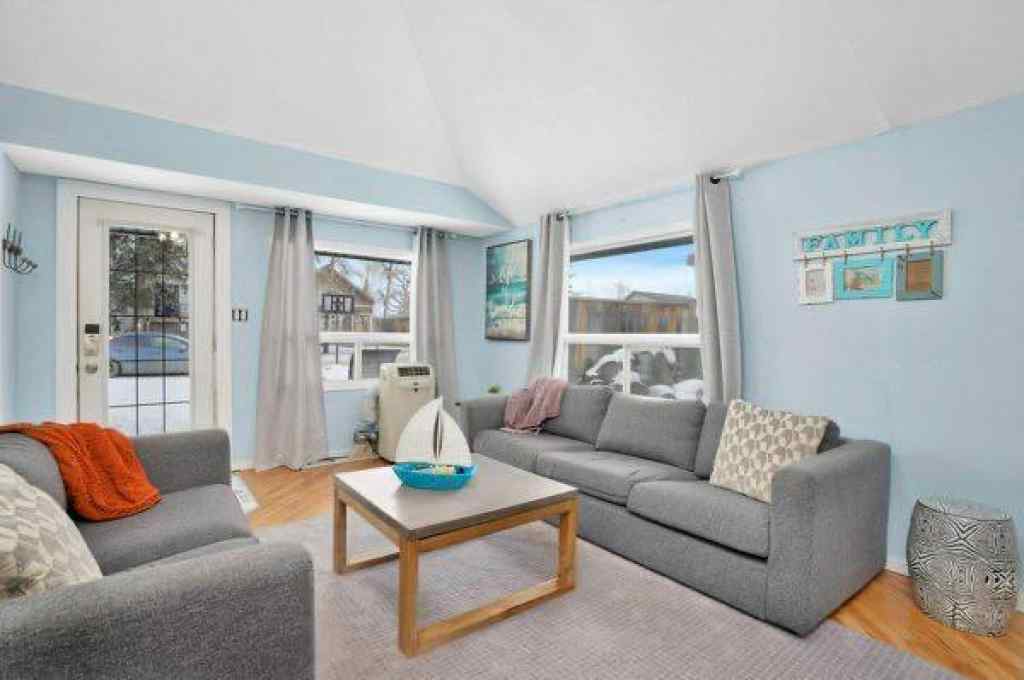 MLS® A2245127 - 5008 35 Street  in Cottage Area Sylvan Lake, Residential
