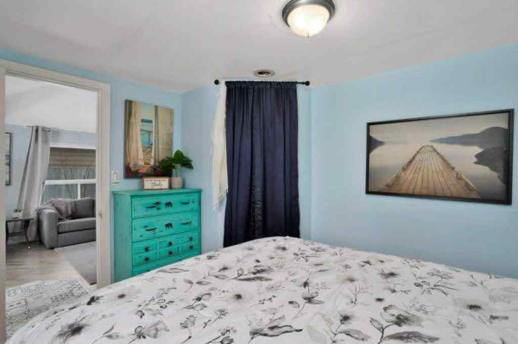 MLS® A2245127 - 5008 35 Street  in Cottage Area Sylvan Lake, Residential