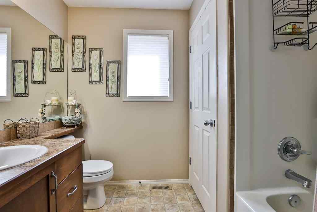 MLS® A2245195 - 240 Squamish Court W in Indian Battle Heights Lethbridge, Residential