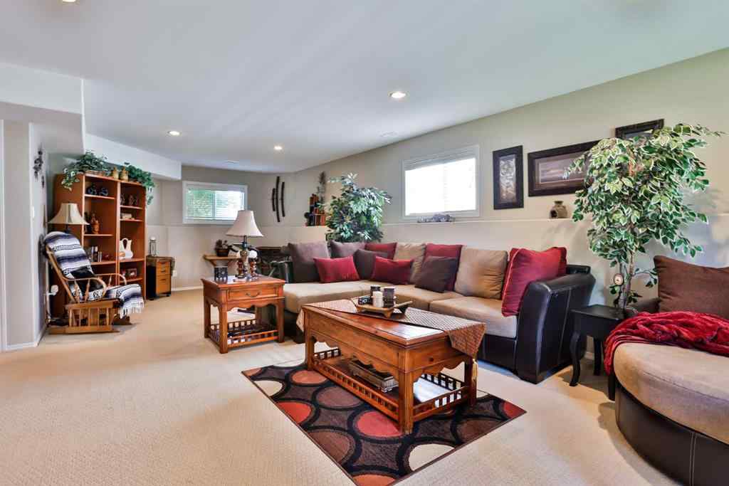 MLS® A2245195 - 240 Squamish Court W in Indian Battle Heights Lethbridge, Residential